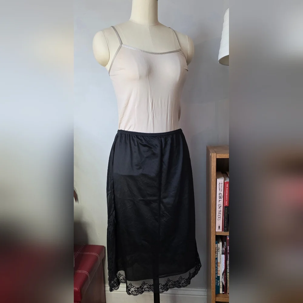 Vintage Mel Lin Half Slip Lace Hem Black Nylon Size Medium - Picture 5 of 10